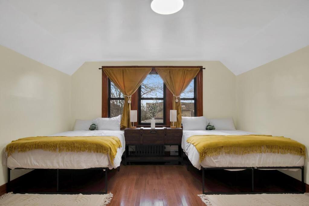 Golden Gem In Heart Of East Rock Quiet 3br Near Dt And Yale Apartment