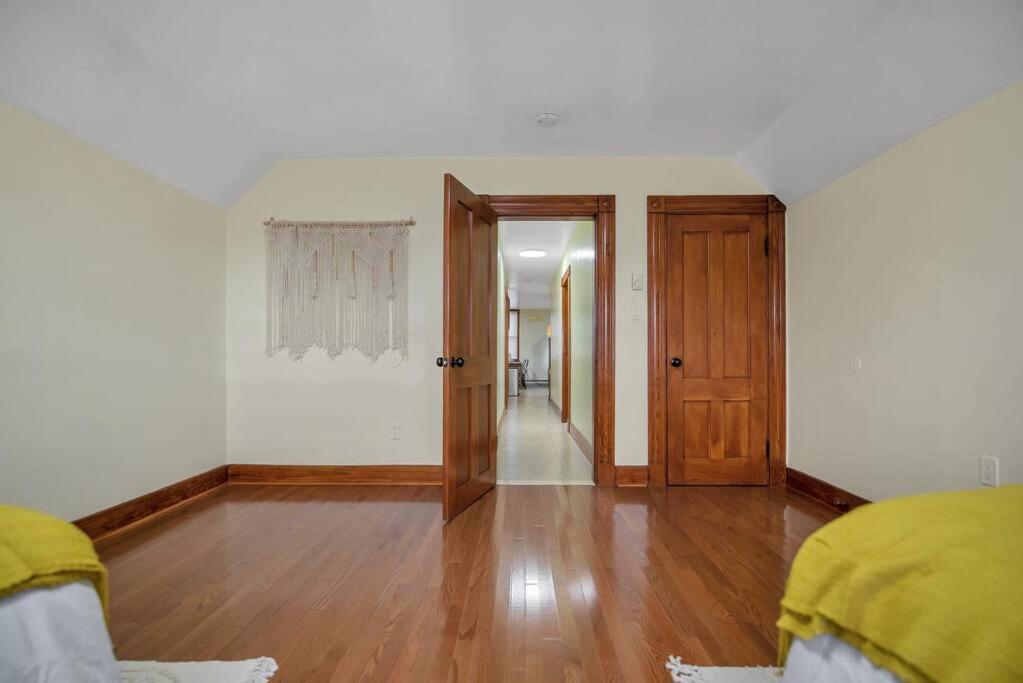 Apartment Golden Gem In Heart Of East Rock Quiet 3br Near Dt And Yale