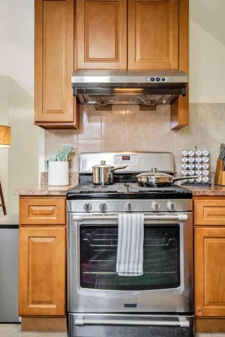 Golden Gem In Heart Of East Rock Quiet 3br Near Dt And Yale Apartment *