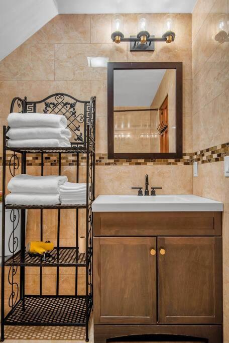 Golden Gem In Heart Of East Rock Quiet 3br Near Dt And Yale Apartment New Haven