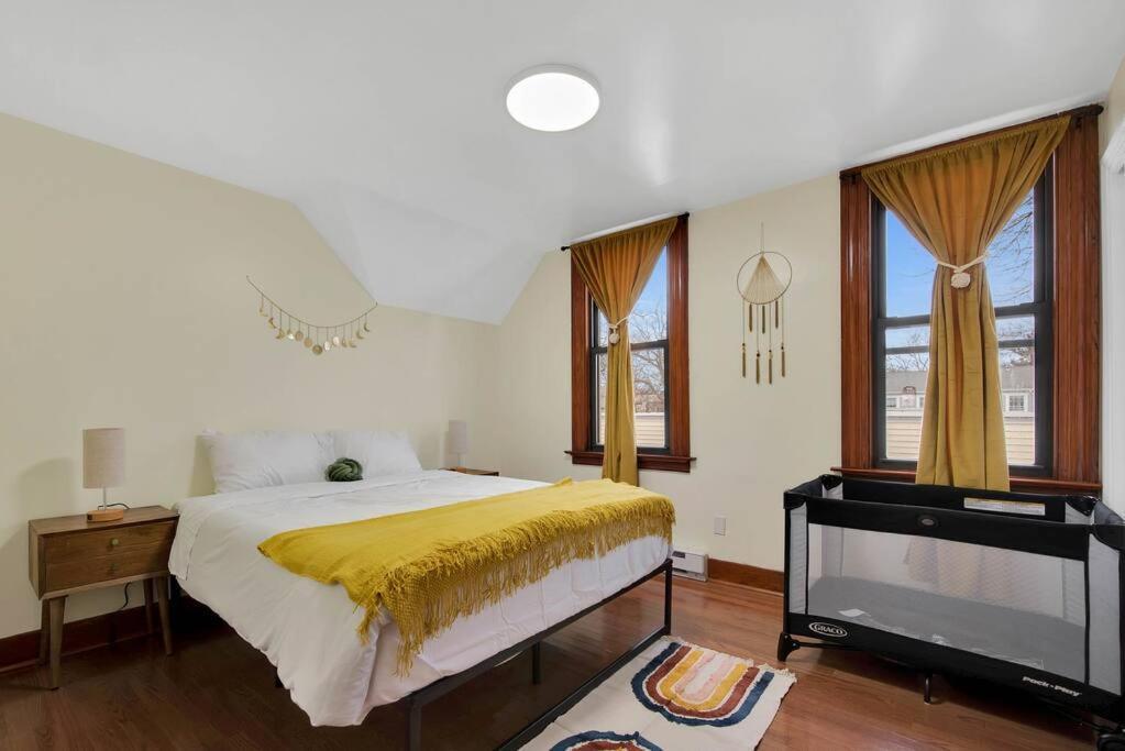 Apartment Golden Gem In Heart Of East Rock Quiet 3br Near Dt And Yale New Haven